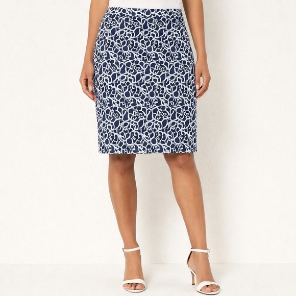 eva mendes for New York & Company Dresses & Skirts - Eva Mendes by New York & Co Pencil Midi Skirt Womens 10 White/Navy Floral